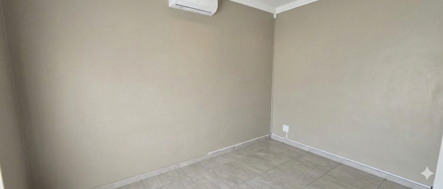 To Let 3 Bedroom Property for Rent in Uitzicht Western Cape